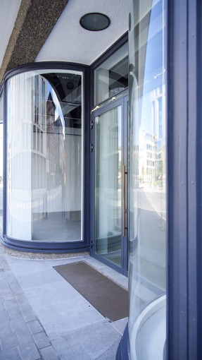 Nahaufnahme der Fensterfront des spce | Muthesius