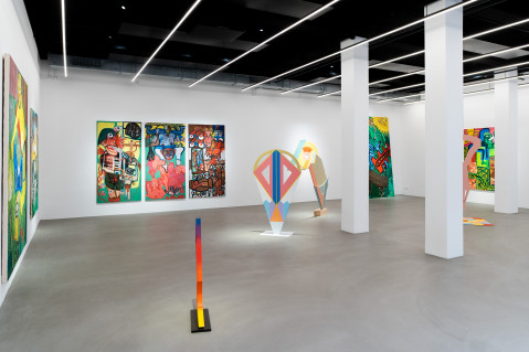 größere Raunansicht aus der linken vorderen Ecke des Raumes